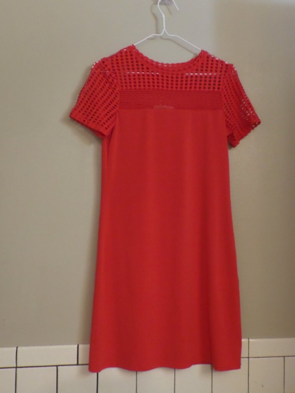 Michael Kors Red Short Sleeve Geometric Perforated Mesh Yoke Shift Dress – Size